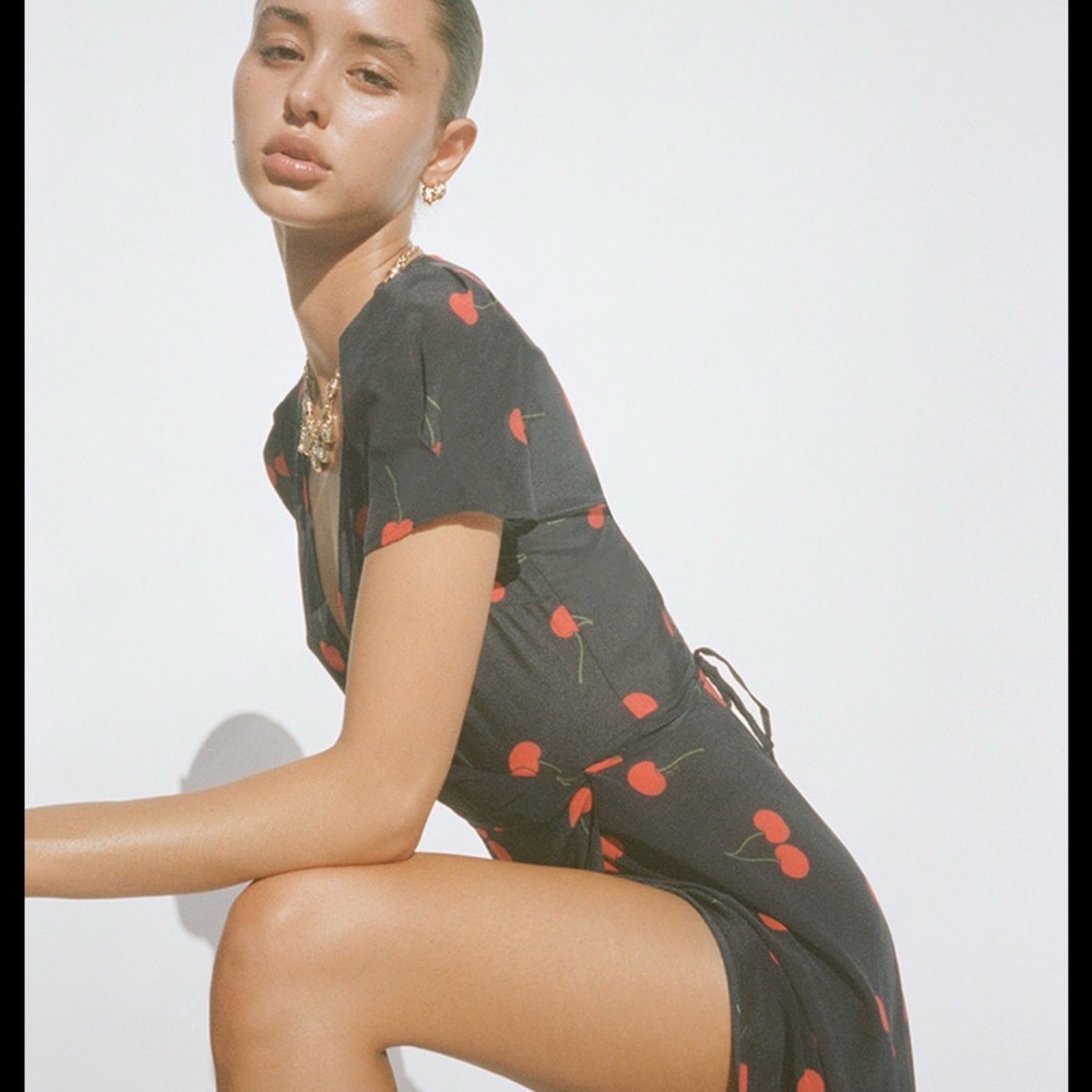 Realization Par Teale Dress in Cherry. 🍒 NEVER WORN!